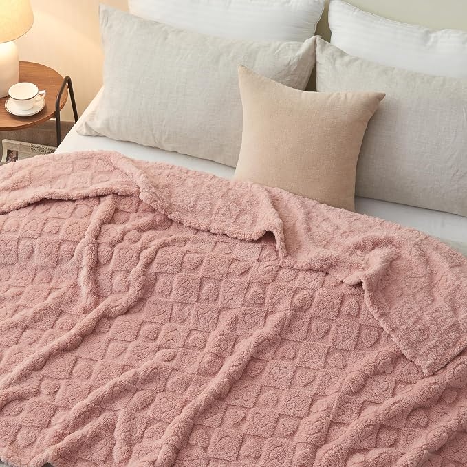 NEWCOSPLAY 3D Heart Checkered Flannel Queen Blanket, Pink Heart, 90"x90" | Super Soft Cute Lightweight Decorative Premium Silky Fleece Blanket for Couch Sofa Bed, Gift for Women Men, All Season Use