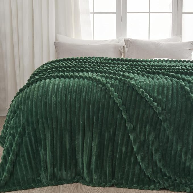 NEWCOSPLAY Fleece Ribbed Cozy Throw Blanket for Couch, Dark Green, 50"x60" | Premium Silky Flannel Blanket, Soft Lightweight Fluffy Throw Blanket for Bed Sofa Decor, Gift for All Season Use