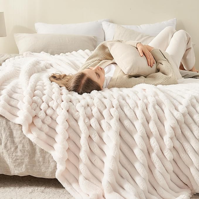 NEWCOSPLAY Fleece Ribbed Cozy King Blanket for Couch, Ivory, 90"x110" | Premium Silky Flannel Blanket, Soft Lightweight Fluffy Throw Blanket for Bed Sofa Decor, Gift for All Season Use