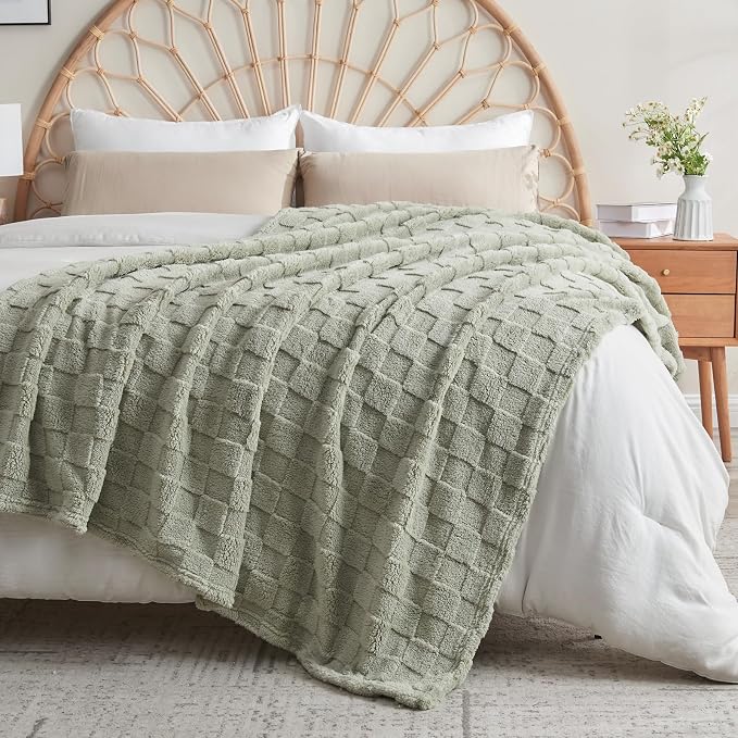 NEWCOSPLAY 3D Checkered Flannel Queen Blanket, Sage Green, 90"x90" | Super Soft Cute Lightweight Decorative Premium Silky Fleece Blanket for Couch Sofa Bed, Gift for Women Men, All Season Use