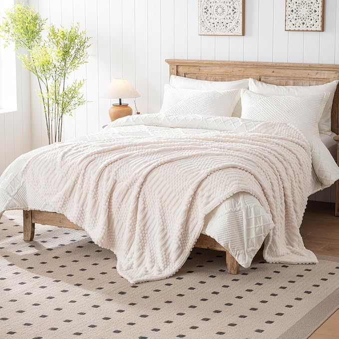 Beige Throw Blanket - Soft & Fluffy Fleece, Cute & Aesthetic, Perfect for Sofa, Couch, Chair, Bed, Living Room & Bedroom, All-Season Use, Plush & Cozy Decorative Blanket 50x60