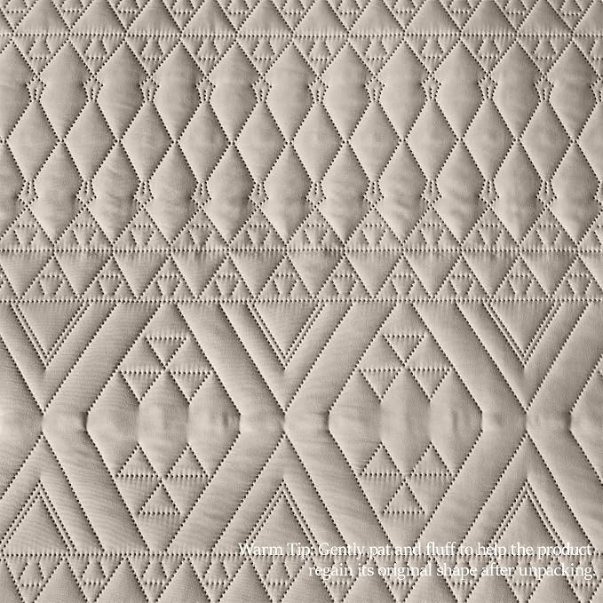akkialla King/Cal King Quilt Set, Taupe Lightweight Microfiber Bedspread Coverlet, Boho Geometric Pattern, Soft All-Season Bedding, 3-Piece (1 Quilt, 2 Pillow Shams)