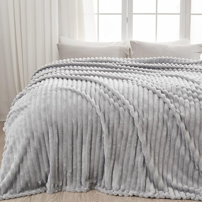NEWCOSPLAY Fleece Ribbed Cozy Twin Blanket for Couch, Light Grey, 60"x80" | Premium Silky Flannel Blanket, Soft Lightweight Fluffy Throw Blanket for Bed Sofa Decor, Gift for All Season Use