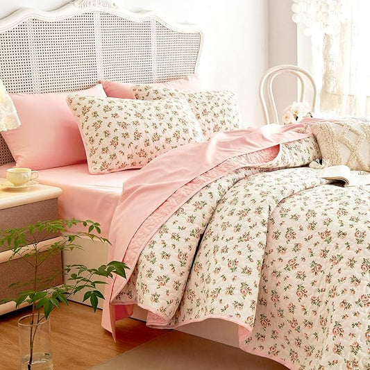 Wake In Cloud - Floral Quilt Set, Coquette Cottagecore Shabby Chic Flower Pattern for Women Teen Girls, Reversible Lightweight Bedspread Coverlet, 3 Pieces, Peach Blush, Queen/Full Size