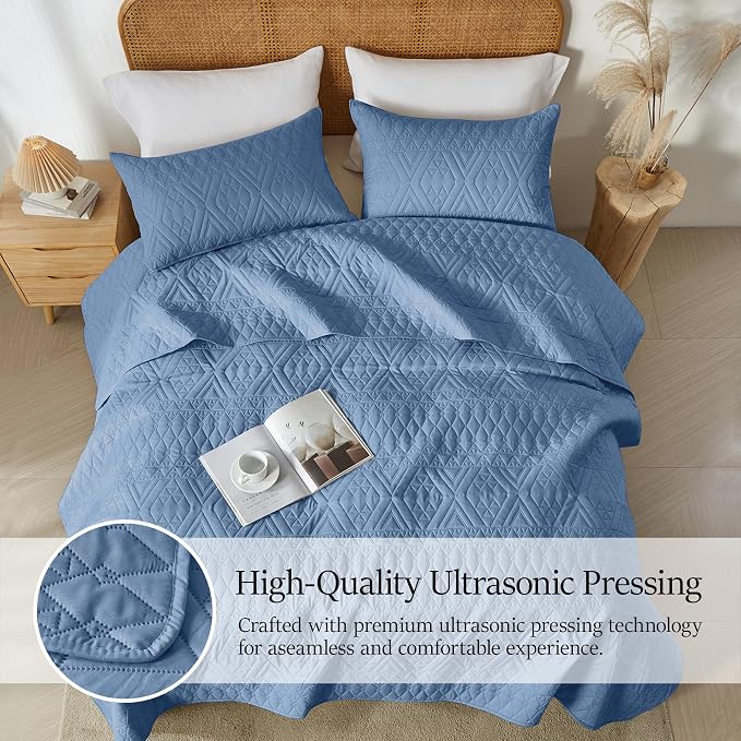 akkialla Twin Quilt Set, Boho Style in a Solid Color, Bluish Grey Lightweight Microfiber Bedspread, Soft and Breathable Coverlet for All Seasons, 2-Piece Bedding Set (1 Quilt, 1 Pillow Sham)