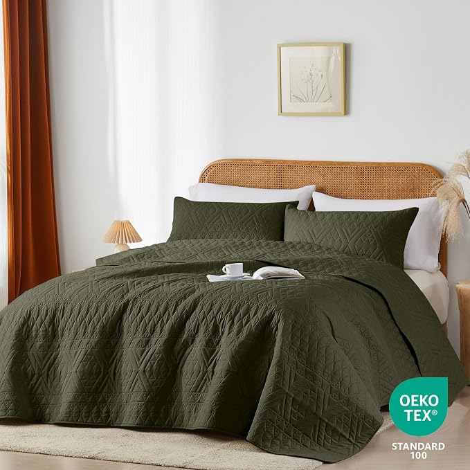 akkialla King/Cal King Size Quilt Bedding Set,Olive Green Lightweight Microfiber Soft Bedspread,Modern Style Geometric Pattern Coverlet Set for All Seasons,3 Piece(1 Quilt,2 Pillow Shams)