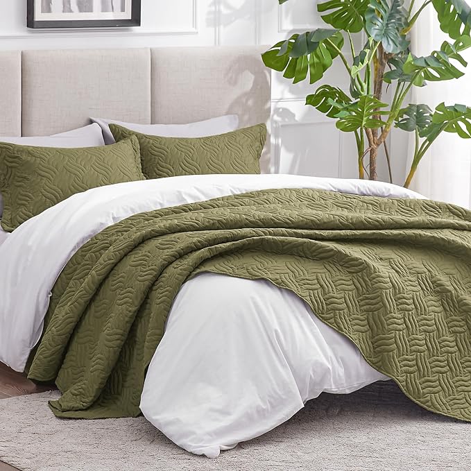 Love's cabin Quilts for Full Bed Olive Green Bedspreads Bedding Set - Lightweight Bedspread Comforter - Wave Pattern Bedding Coverlet for All Season - 3 Pieces (1 Quilt, 2 Pillow Shams)