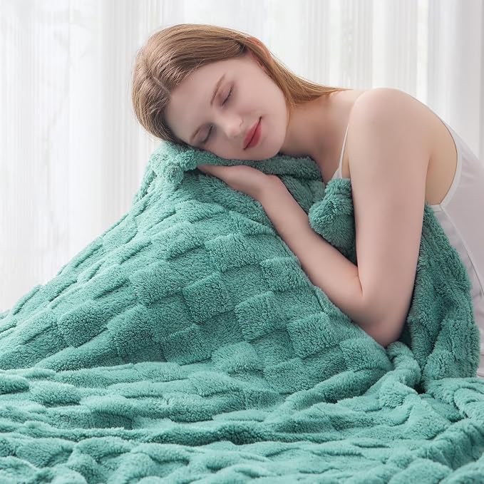 NEWCOSPLAY 3D Checkered Flannel Throw Blanket, Mint Green, 50"x70" | Super Soft Cute Lightweight Decorative Premium Silky Fleece Blanket for Couch Sofa Bed, Gift for Women Men, All Season Use