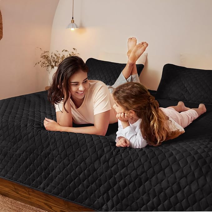 Exclusivo Mezcla Reversible Twin Quilt Bedding Set, Black | Lightweight Bedspreads with 1 Pillow Sham, Soft Microfiber, All Season Bed Coverlets for Dorm Bedroom Guest Room, 68x88 Inch