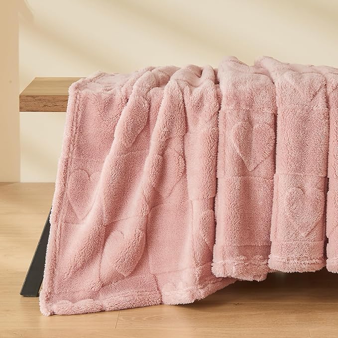 NEWCOSPLAY 3D Heart Checkered Flannel Twin Blanket, Pink Love, 60"x80" | Super Soft Cute Lightweight Decorative Premium Silky Fleece Blanket for Couch Sofa Bed, Gift for Women Men, All Season Use