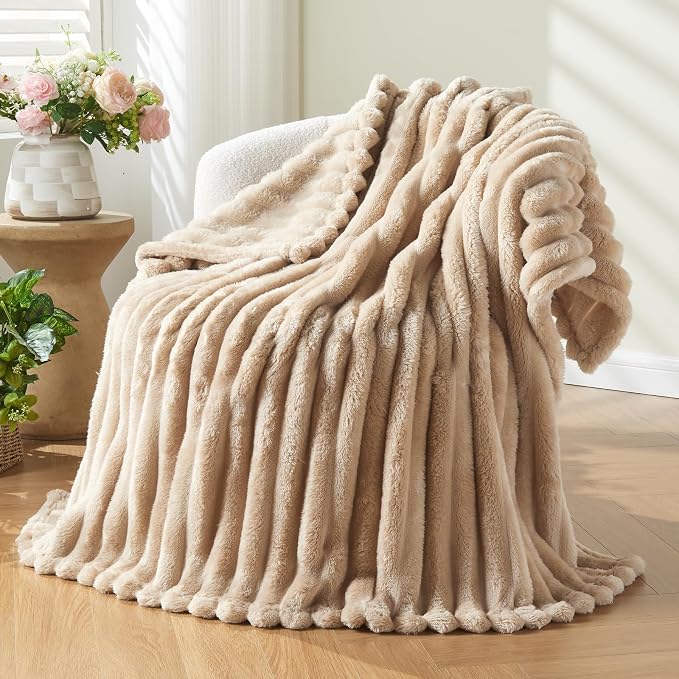 NEWCOSPLAY Fleece Ribbed Cozy King Blanket for Couch, Brown, 90"x110" | Premium Silky Flannel Blanket, Soft Lightweight Fluffy Throw Blanket for Bed Sofa Decor, Gift for All Season Use
