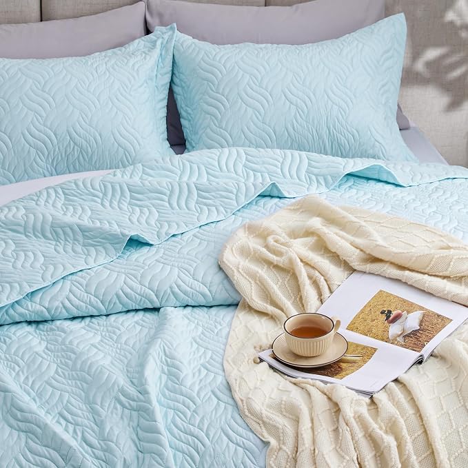 Love's cabin California King Size Quilt Bedding Set Light Blue Bedspread - Cal King Summer Lightweight Bedspread Comforter - Wave Pattern Coverlet for All Season - 3 Pieces (1 Quilt, 2 Pillow Shams)