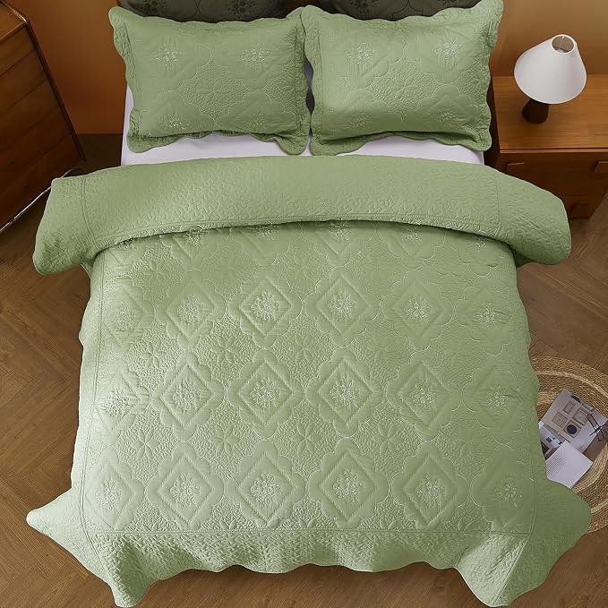 Cmfshape Oversized Floral Embroidery Quilt Set,3 Pieces Super King Quilt Bedding Set,Classic Diamond Pattern Quilt,Ultra Soft Lightweight Bedspread Coverlet for All Season(Sage Green,120"x120")
