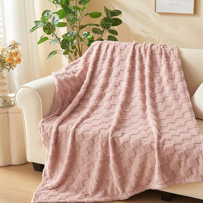 NEWCOSPLAY 3D Checkered Flannel Twin Blanket, Pink Checkered, 60"x80" | Super Soft Cute Lightweight Decorative Premium Silky Fleece Blanket for Couch Sofa Bed, Gift for Women Men, All Season Use