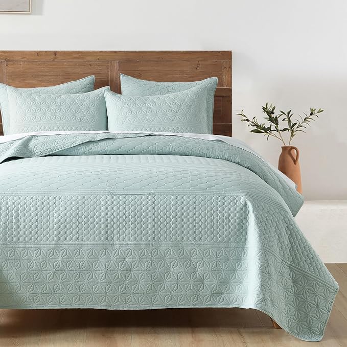 HORIMOTE HOME Sprout Green Queen Size Quilt Set - Soft Microfiber Bedspread with 2 Shams, Lightweight & All-Season Geometric Coverlet for Cozy Bedding