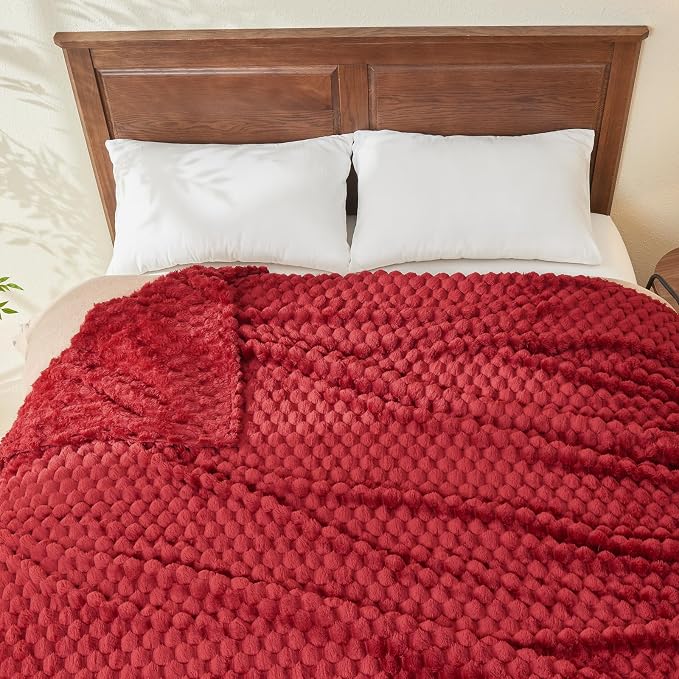 NEWCOSPLAY Fleece Clouds Cozy King Blanket for Couch, Red, 90"x110" | Premium Silky Flannel Blanket, Soft Lightweight Fluffy Throw Blanket for Bed Sofa Decor, Gift for All Season Use