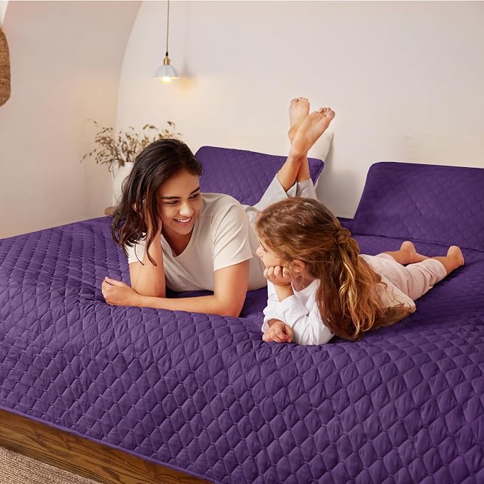 Exclusivo Mezcla Reversible Twin Quilt Bedding Set, Deep Purple | Lightweight Bedspreads with 1 Pillow Sham, Soft Microfiber, All Season Bed Coverlets for Dorm Bedroom Guest Room, 68x88 Inch