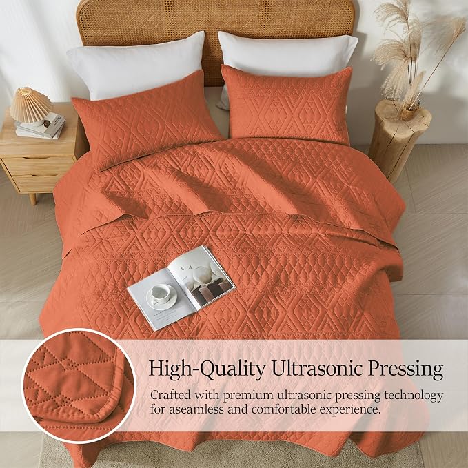 akkialla Twin Size Quilt Bedding Set,Burnt Orange Lightweight Microfiber Soft Bedspreads,Modern Style Geoetric Pattern Coverlet Set for All Seasons,2 Piece(1 Quilt,1Pillow Sham)