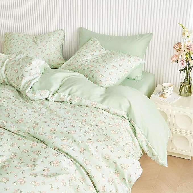Wake In Cloud - Floral Comforter Set, Coquette Cottagecore Aesthetic Flower Shabby Chic Pattern for Women Teen Girls, Soft Lightweight Bedding, 3 Pieces, Green Pink, Twin/Twin XL Size