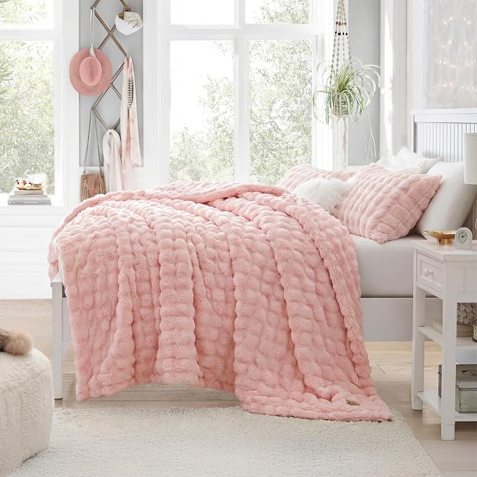 Bedsure 3D Fleece Bubble Blanket - GentleSoft Pink Full Blanket for Bed Sofa Room Decor - Luxury Soft Cozy Gifts for Women, Lightweight, All Seasons, Pink, 84"×90"