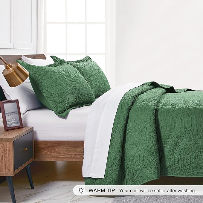 Love's cabin King Size Quilt Set Dark Green Bedspreads - Soft Bed Summer Lightweight Bedspread Comforter - Modern Style Coin Pattern Coverlet for All Season - 3 Pieces (1 Quilt, 2 Pillow Shams)