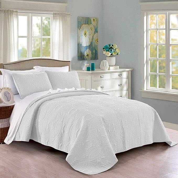 Pure Bedding Quilt Set King/Cal King/California King Size White - Oversized Bedspread - Soft Microfiber Lightweight Coverlet for All Season - 3 Piece Includes 1 Quilt and 2 Shams, Geometric Pattern