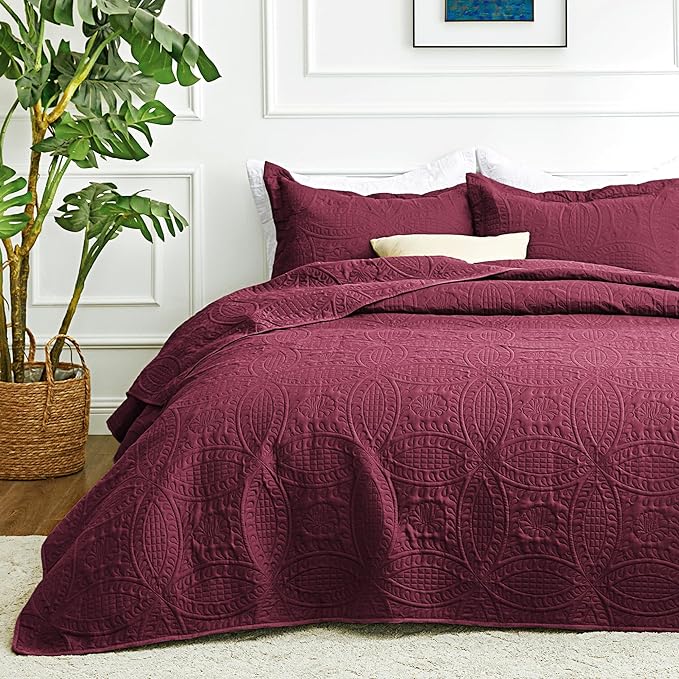 Love's cabin California King Size Quilt Bedding Set Burgundy Bedspreads - Cal King Lightweight Bedspread Comforter - Coin Pattern Coverlet for All Season - 3 Pieces (1 Quilt, 2 Pillow Shams)