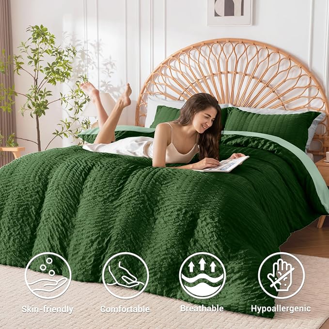 HYMOKEGE Dark Green/Sage Green Duvet Cover King Size, Ultra Soft 3-Piece Seersucker Duvet Cover Set with Zipper Closure, Soft Brushed Microfiber Bedding with 8 Corner Ties (104"x90", 2 Pillowshams)