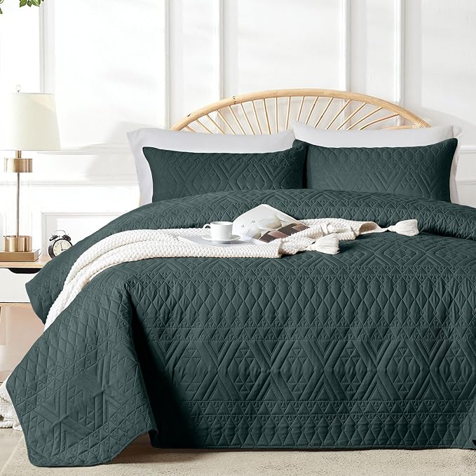 akkialla Full/Queen Size Quilt Bedding Set,Forest Green Lightweight Microfiber Soft Bedspread,Modern Style Geoetric Pattern Coverlet Set for All Seasons,3 Piece(1 Quilt,2 Pillow Shams)