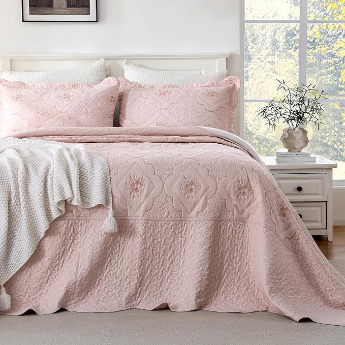 Cmfshape Oversized Floral Embroidery Quilt Set,3 Pieces Super King Quilt Bedding Set,Classic Diamond Pattern Quilt,Ultra Soft Lightweight Reversible Bedspread Coverlet for All Season(Pink,120"x120")