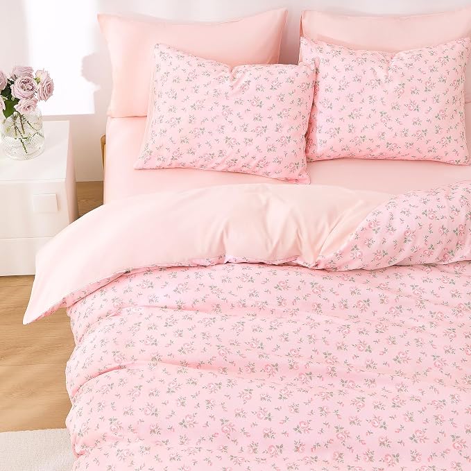Wake In Cloud - Floral Comforter Set, Coquette Cottagecore Aesthetic Flower Shabby Chic Pattern for Women Teen Girls, Soft Lightweight Bedding, 3 Pieces, Blush Pink, Queen Size