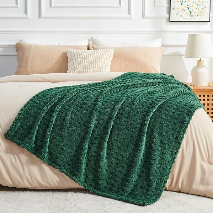 NEWCOSPLAY 3D Waffle Checkered Flannel Throw Blanket, Dark Green, 50"x70" | Super Soft Cute Lightweight Decorative Premium Silky Fleece Blanket for Couch Sofa Bed, Gift for Women Men, All Season Use