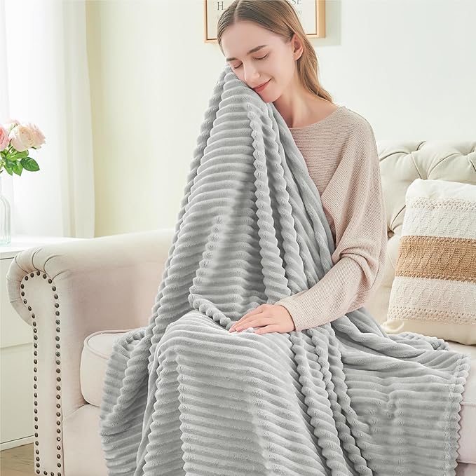 BEDELITE 3D Ribbed Light Grey Fleece Twin Blanket for Couch, 60x80 Inch | Soft Warm Fluffy Throw Blanket for Bed Sofa College Dorm Room Decor, Luxury Cozy Plush Gifts for Women Girls, Lightweight