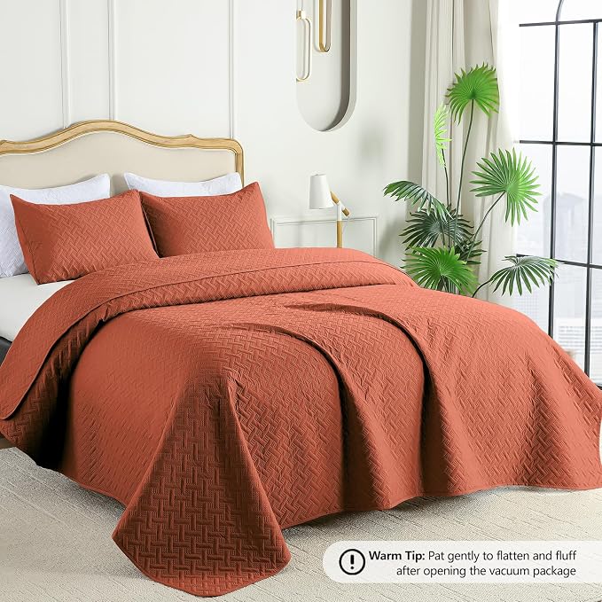 FLYMME King Size Quilt Bedding Set Burnt Orange Lightweight Bedspreads Set,Modern Style Geometric Weave Stripe Pattern,Soft Microfiber Bed Coverlet 3 Pieces (1 Quilt, 2 Shams)