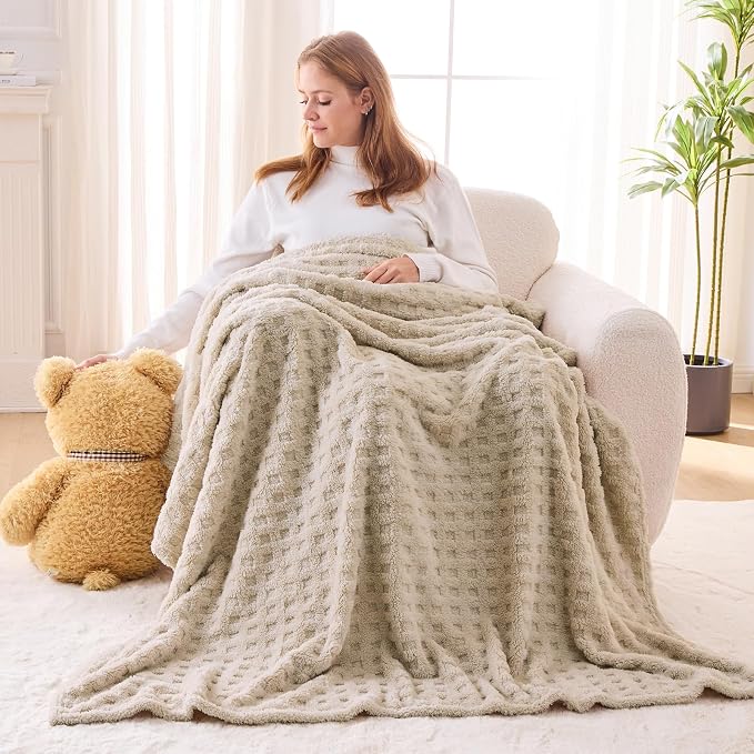 NEWCOSPLAY 3D Waffle Checkered Flannel Throw Blanket, Linen, 50"x70" | Super Soft Cute Lightweight Decorative Premium Silky Fleece Blanket for Couch Sofa Bed, Gift for Women Men, All Season Use