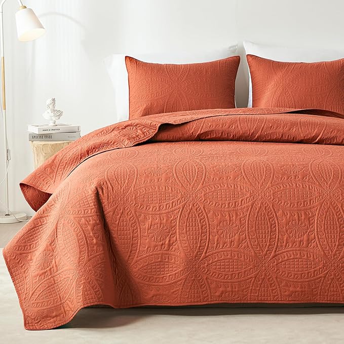 akkialla King Quilt Bedding Set,Burnt Orange Ultrasonic King/Cal King Quilt Set,Lightweight Soft Bedspread Coverlet,Modern Style Coin Pattern Bed Cover for All Seasons,3 Piece(1 Quilt,2 Pillow Shams)