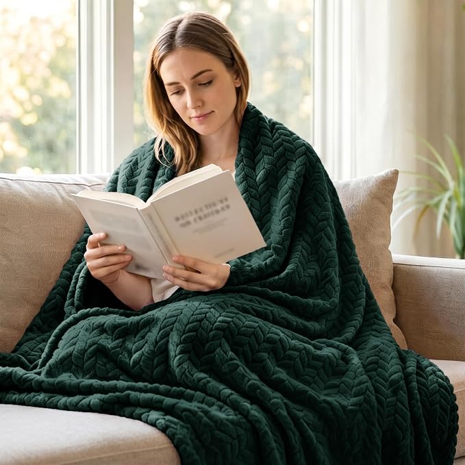Exclusivo Mezcla Fleece Throw Blanket for Couch Sofa, 50”x70”, Forest Green | Oversized Soft Cozy Fluffy Blankets for Summer, Decorative Plush Flannel Throws for Living Room, Bedroom with Leaves Pattern