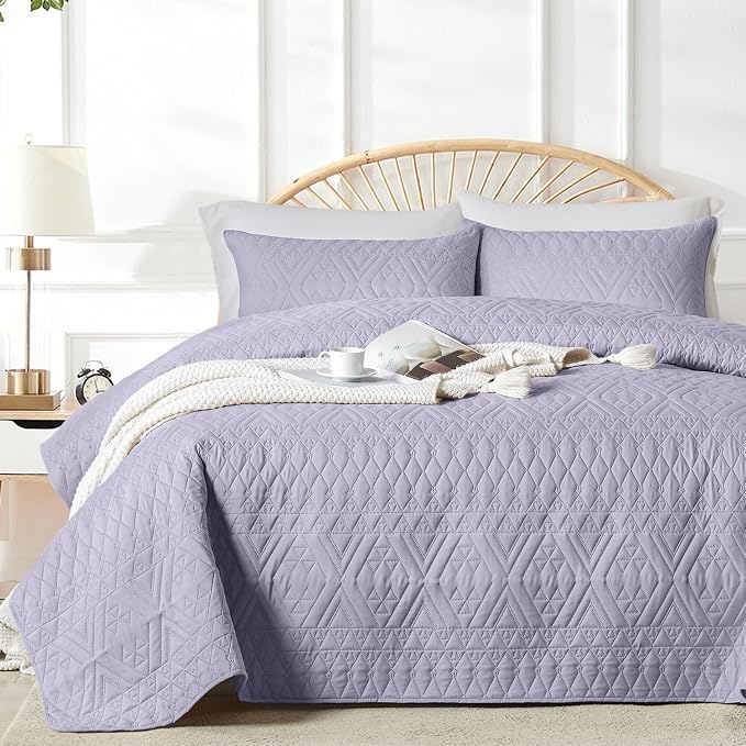 akkialla King/Cal King Size Quilt Bedding Set,Lavender Lightweight Microfiber Soft Bedspread,Modern Style Geometric Pattern Coverlet Set for All Seasons,3 Piece(1 Quilt,2 Pillow Shams)