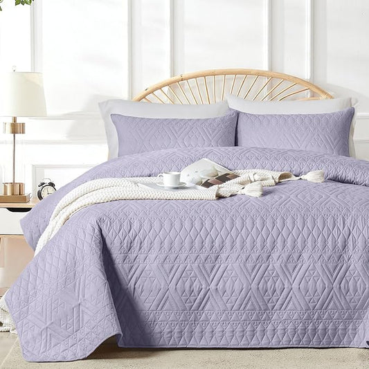 akkialla King/Cal King Size Quilt Bedding Set,Lavender Lightweight Microfiber Soft Bedspread,Modern Style Geometric Pattern Coverlet Set for All Seasons,3 Piece(1 Quilt,2 Pillow Shams)