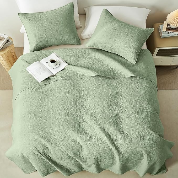 akkialla 118"x106" Sage Green California King Quilt Set, Oversized Floor-Length Bedspread, Modern Coin Pattern Microfiber Coverlet, 3-Piece All Season Bedding with 2 Pillow Shams