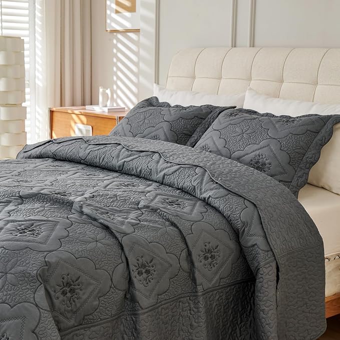 Cmfshape Floral Embroidery Quilt Set,3 Pieces King Quilt Bedding Set,Classic Diamond Pattern Quilts,Ultra Soft Lightweight Reversible Bedspread Coverlets for All Season(Grey,102"x90")