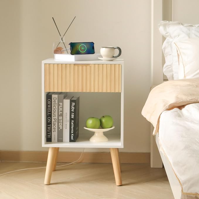 Fultyle Night Stand with Charger Station, Modern Wood Nightstand with Drawer and Outlet, Fluted Bedside Table End Table with Solid Wood Legs for Bedroom, Living Room, Office (White Oak)