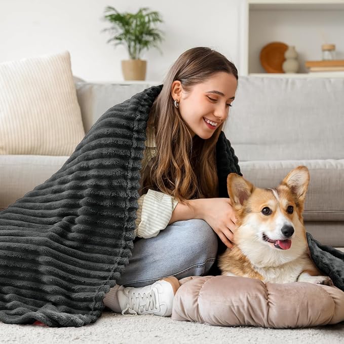 BEDELITE 3D Ribbed Charcoal Grey Fleece Twin Blanket for Couch, 60x80 Inch | Soft Warm Fluffy Blanket for Bed Sofa College Dorm Room Decor, Luxury Cozy Plush Birthday Gifts for Women Girls, Lightweight