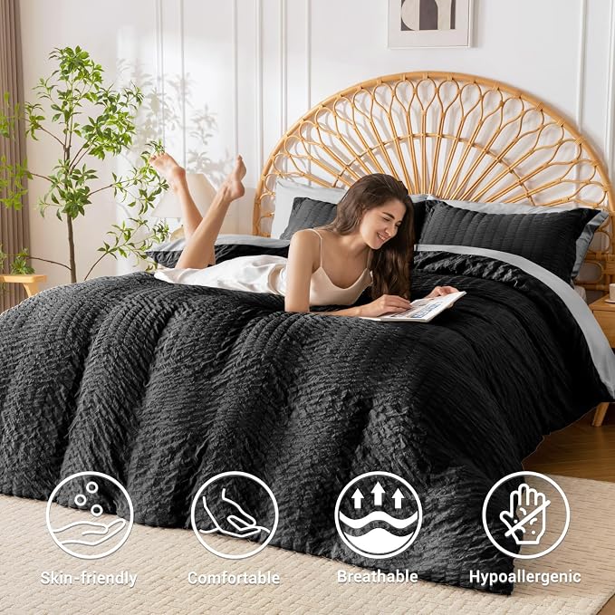 HYMOKEGE Black/Light Grey Duvet Cover Queen Size, Ultra Soft 3-Piece Seersucker Duvet Cover Set with Zipper Closure, Soft Brushed Microfiber Bedding Set with 8 Corner Ties (90"x90", 2 Pillowshams)