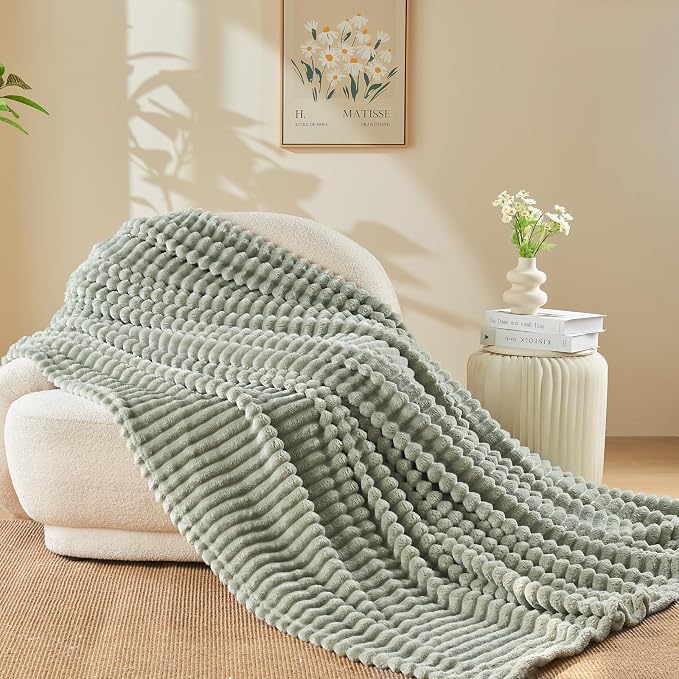 NEWCOSPLAY Fleece Ribbed Cozy King Blanket for Couch, Sage Green, 90"x110" | Premium Silky Flannel Blanket, Soft Lightweight Fluffy Throw Blanket for Bed Sofa Decor, Gift for All Season Use