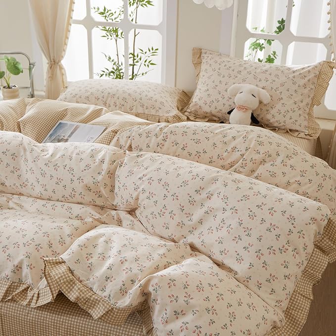 mixinni Beige Floral Duvet Cover King Size, 100% Cotton Cute Strawberry Floral Ruffle Bedding Set, Vintage Cottagecore Reversible Tan Gingham Aesthetic 3PC with Zipper Closure & Pillowcases