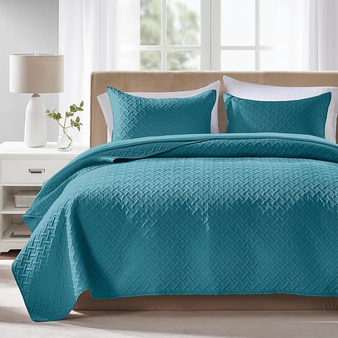 FLYMME Oversized King/California King Quilt Set 118"x106", Teal 3-Piece Floor-Length Bedspread, Premium Microfiber Lightweight Coverlet for King/California King Bed (1 Quilt, 2 Shams)
