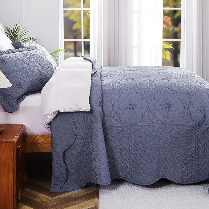 Cmfshape Oversized Floral Embroidery Quilt Set,3 Pieces Super King Quilt Bedding Set,Classic Diamond Pattern Quilt,Ultra Soft Lightweight Bedspread Coverlet for All Season(Bluish Grey,120"x128")