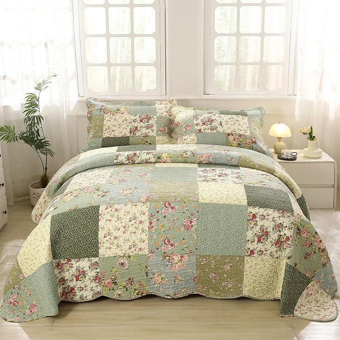 vctops Boho Patchwork Cotton Quilted Bedspread Quilt Set Queen Size 3 Pieces Soft Reversible Lightweight Coverlet Set Floral Print 1 Quilt and 2 Pillow Shams (Green D,Queen)