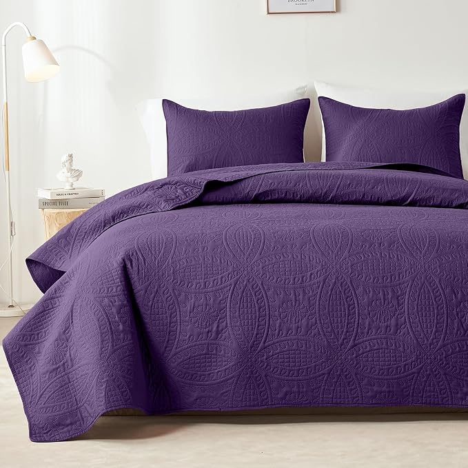 akkialla Purple King/Cal King Quilt Set, Ultrasonic Lightweight Bedspread Coverlet for Modern Minimalist Bedroom, Soft Microfiber Coin Pattern Bedding, 3-Piece (1 Quilt, 2 Pillow Shams)